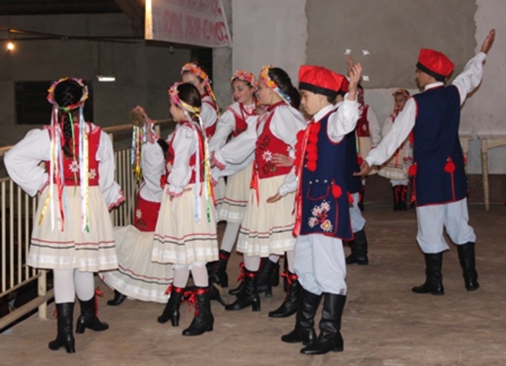 Folha do Oeste - Apresentação do Grupo de Danças foi uma das atrações da noite