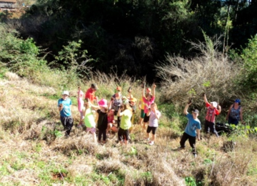 Divulgação - Atividades no campo envolveu estudantes do 4° e 5° ano da E.E.B. Cecília Lotin