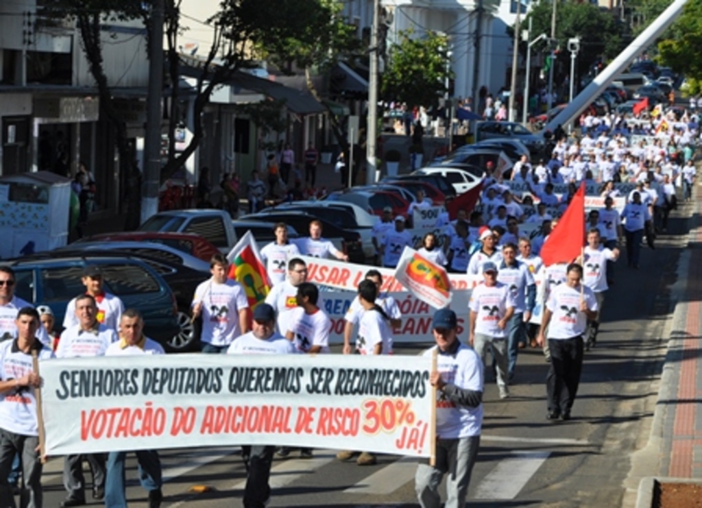 Divulgação - Mais de 380 vigilantes do grande oeste participaram da passeata