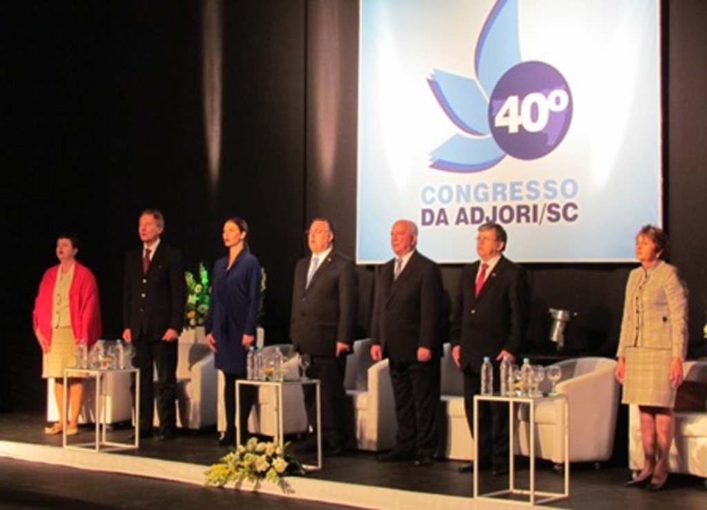 Folha do Oeste - Importância da união entre os veículos do interior foi frisada na cerimônia de abertura