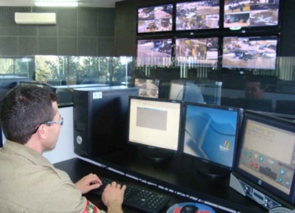 Divulgação - Monitoramento da cidade por meio de câmeras já é feito pela PM em cidades como Chapecó