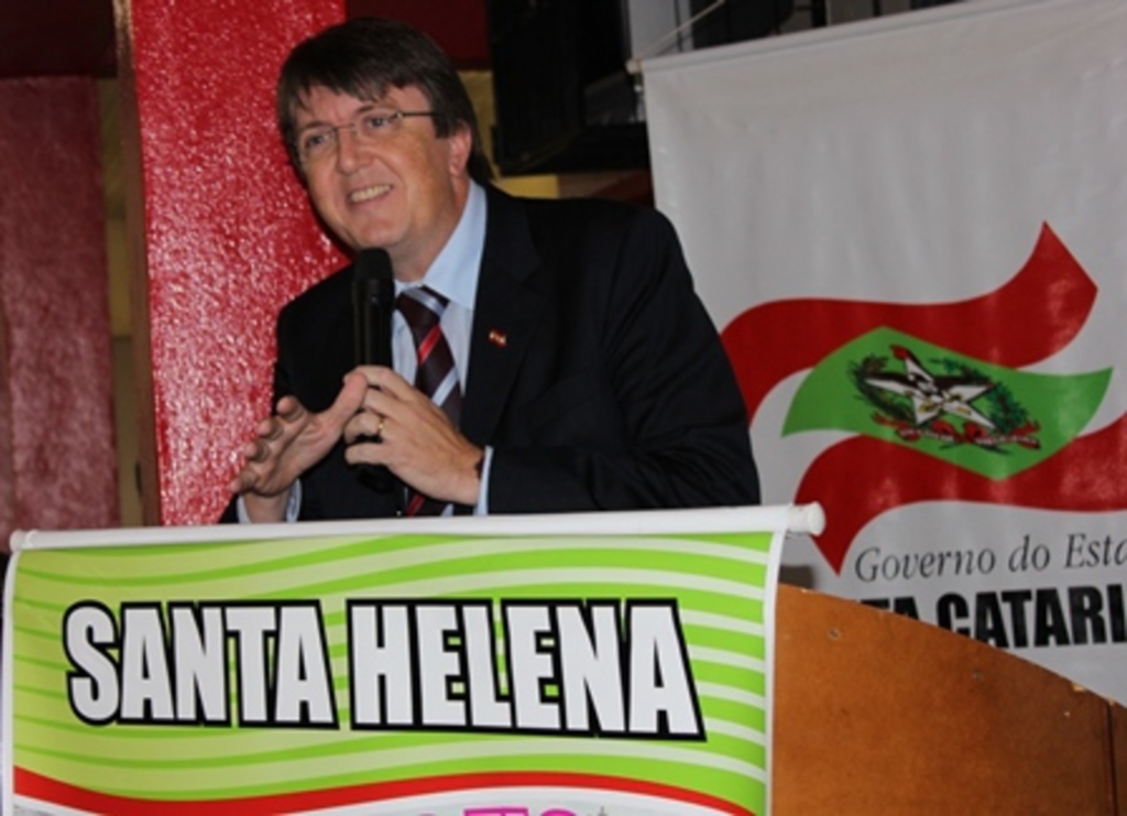 Folha do Oeste - Secretário de Estado da 
Educação, Eduardo Deschamps