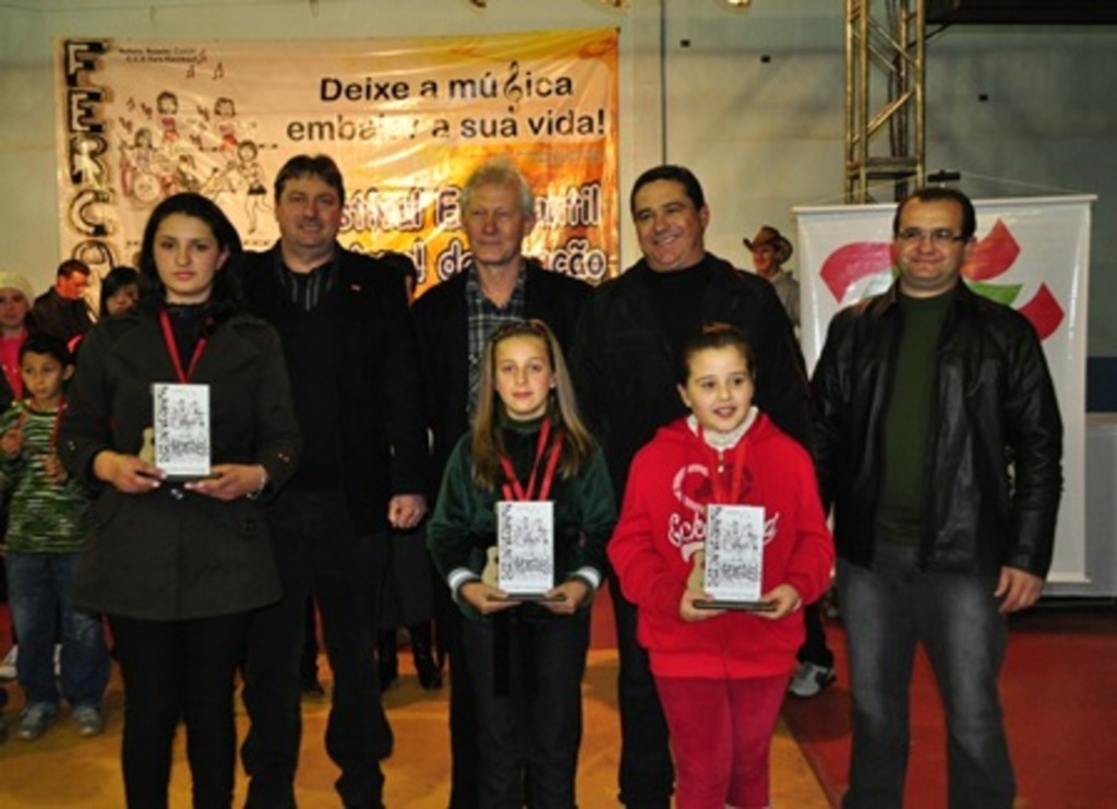 Divulgação - Ivaneci Veríssimo, Stefani Almeida Villa e Pâmela Cristina Piaceski foram  classificadas para a etapa regional