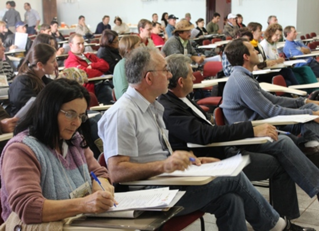 Folha do Oeste - Evento foi realizado no salão paroquial da Igreja Matriz de São Miguel do Oeste