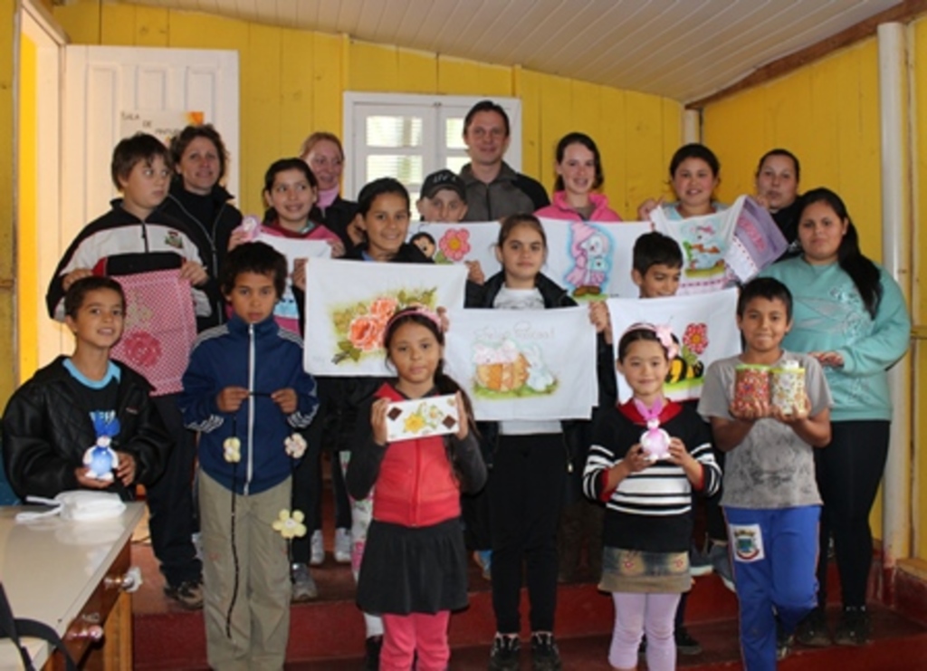 Folha do Oeste - Acompanhados de monitores, alunos das quartas-feiras à tarde exibem seus trabalhos