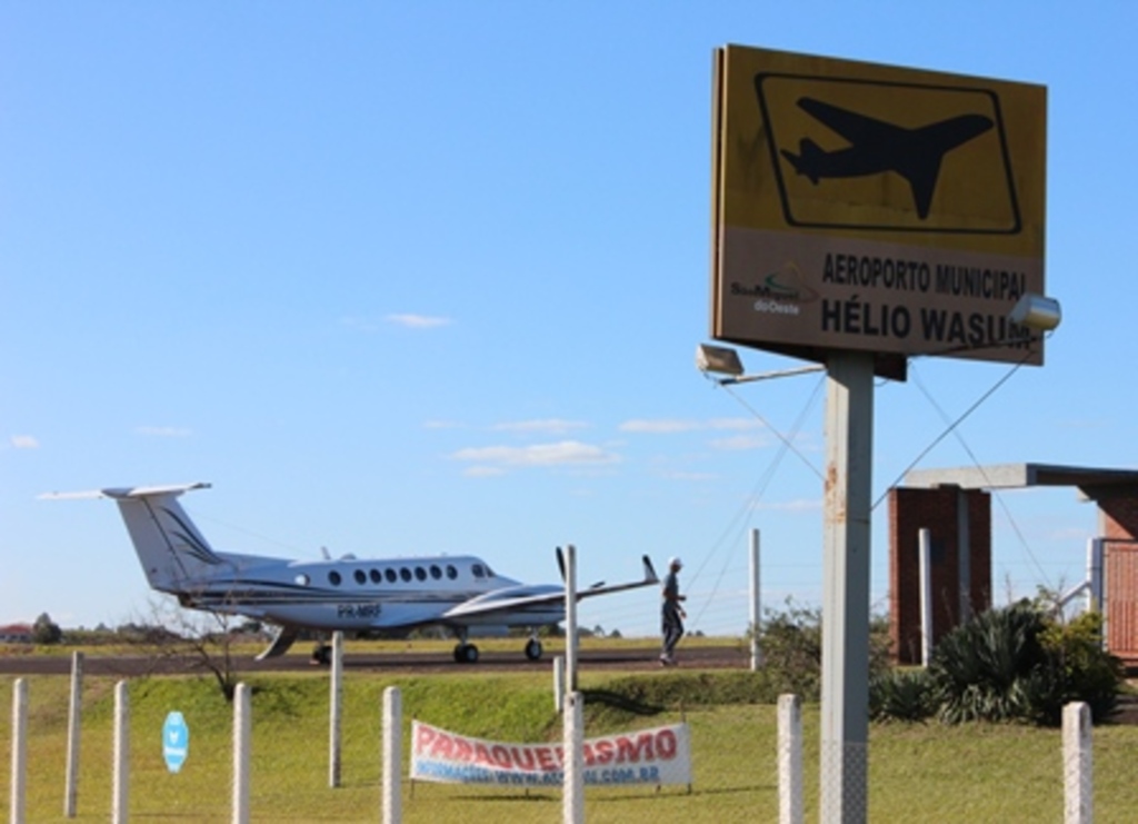 Folha do Oeste - Continuam os trâmites para ativação de linha aéra no Aeroporto Hélio Wassun, em São Miguel do Oeste