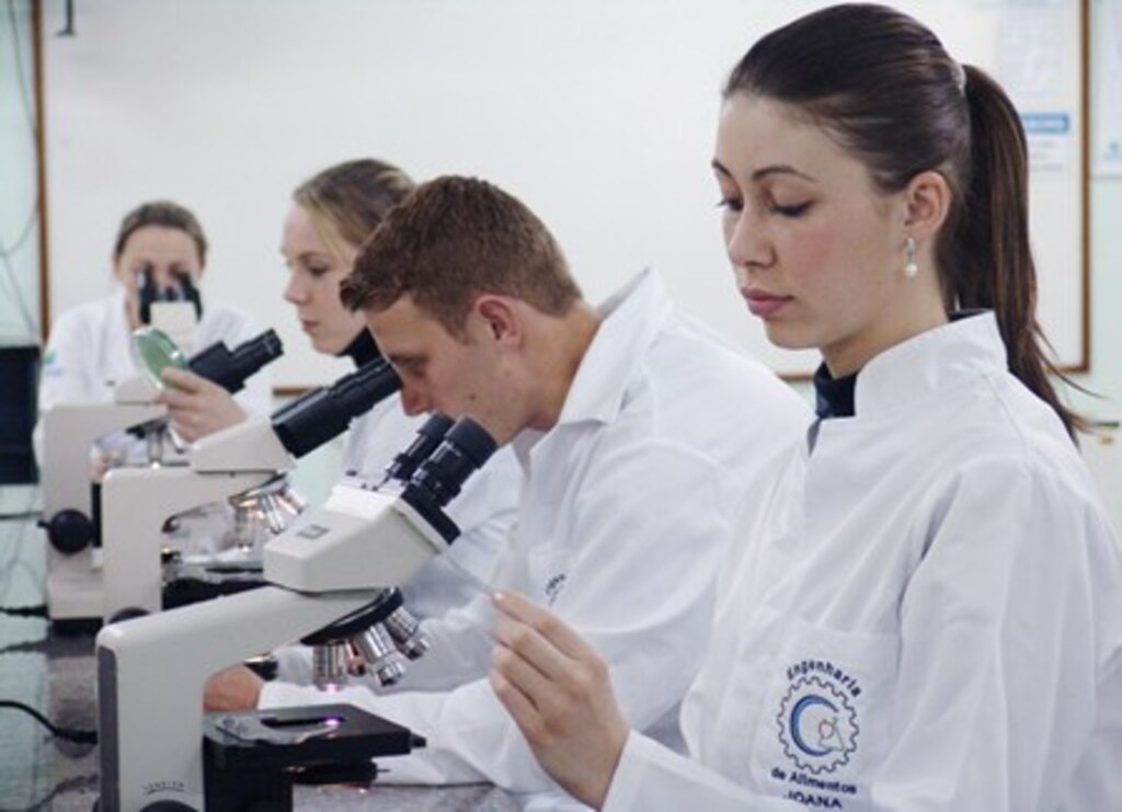 Folha do Oeste - Primeira turma de profissionais formados na região está prevista para o segundo semestre de 2012