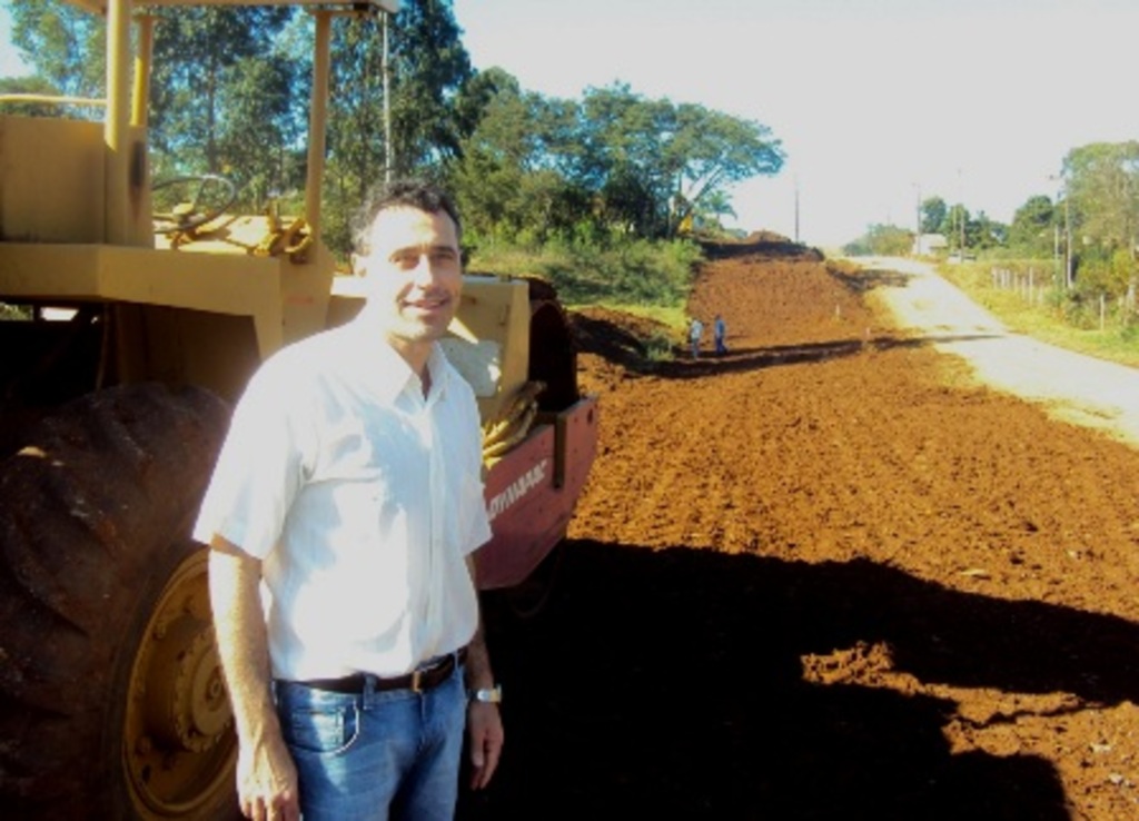 Divulgação - Prefeito acompanhou o início dos trabalhos