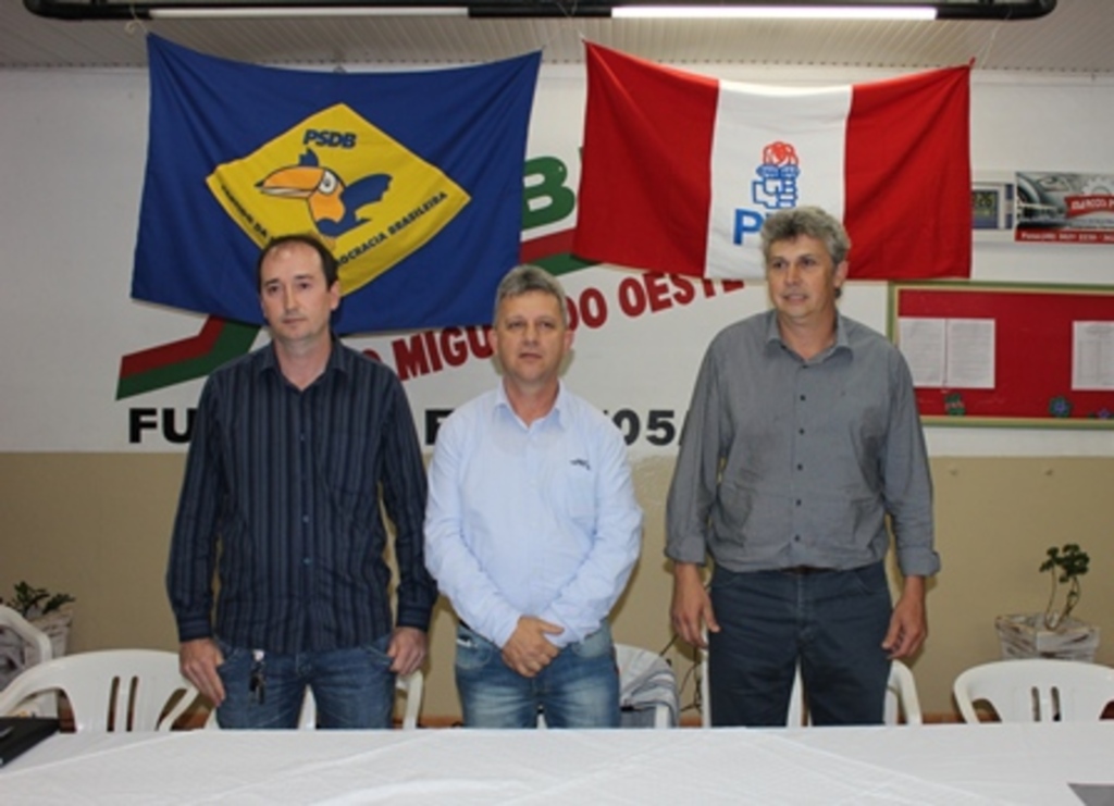 Folha do Oeste - Os pré-candidatos a majoritária (esq/dir): Genésio Colle e Moacir Fiorini do PDT e Adelar Schneider (PSDB)