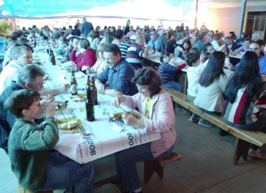 Divulgação - Público compareceu na 1ª Feijoada da Apae