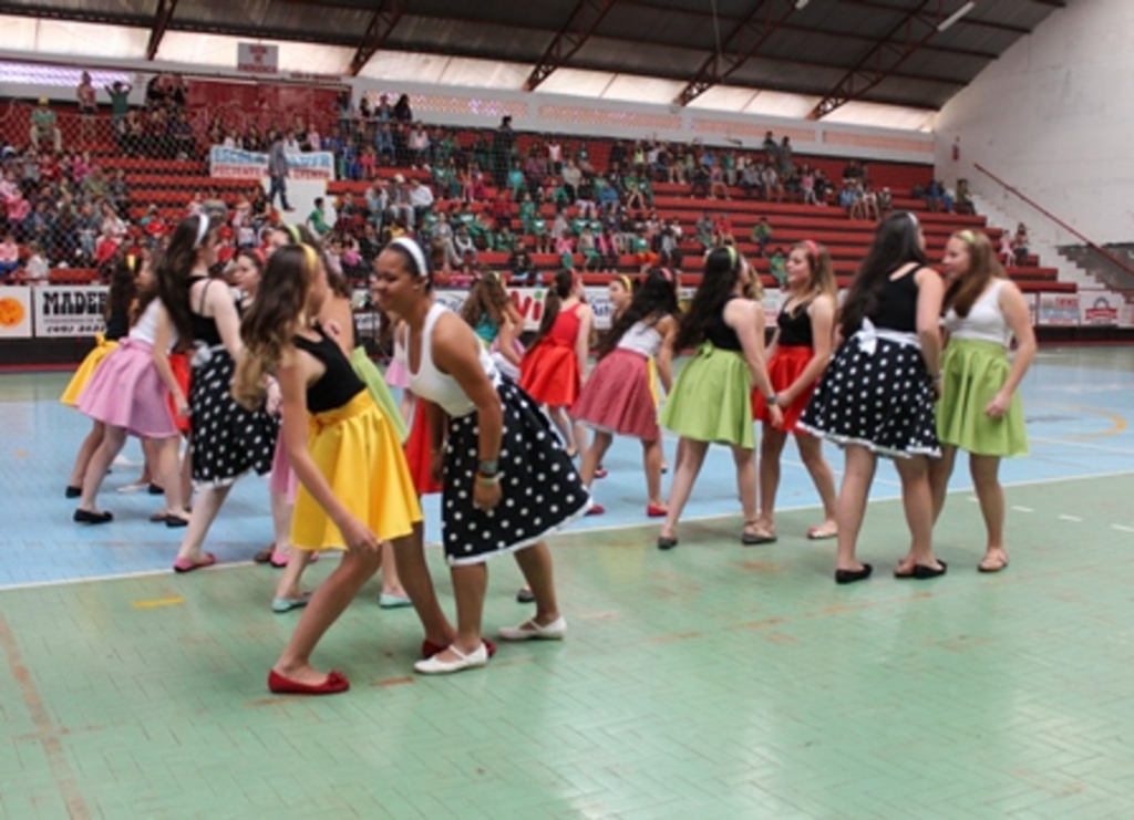 Folha do Oeste - Estudantes das unidades locais realizaram suas apresentações