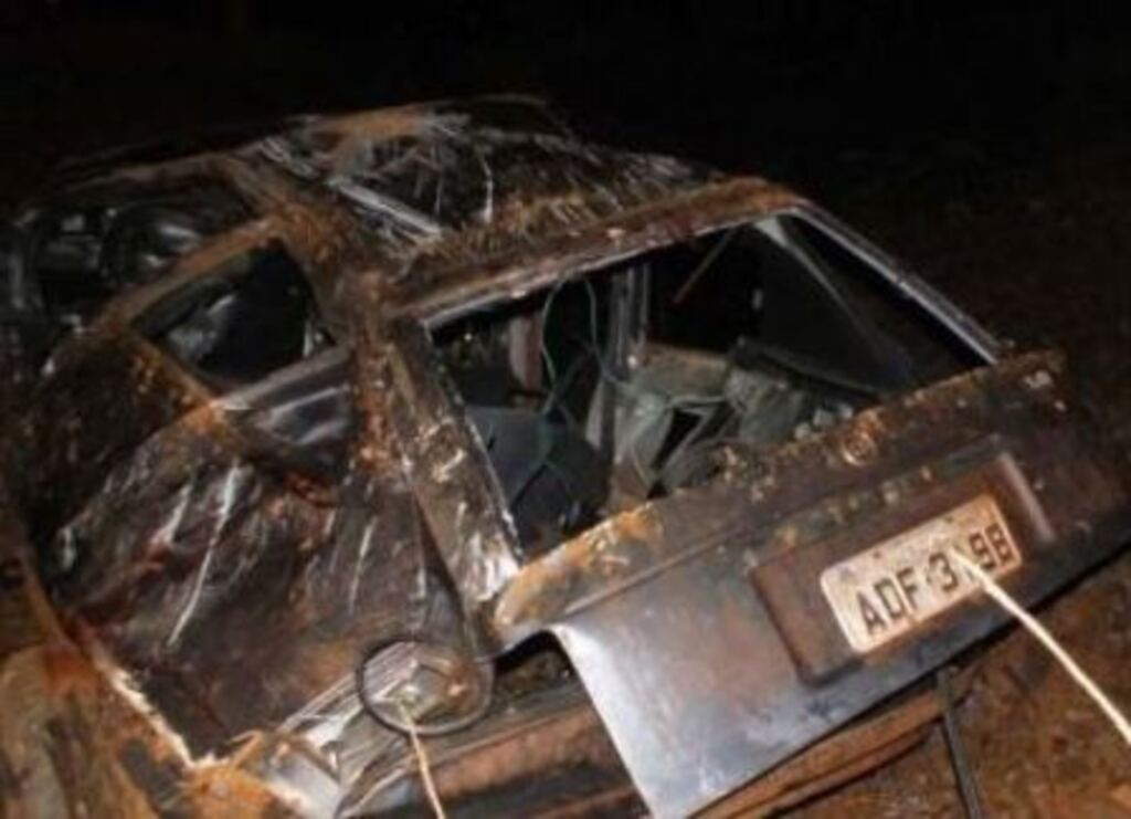 Slow Video - Veículo saiu da pista e capotou