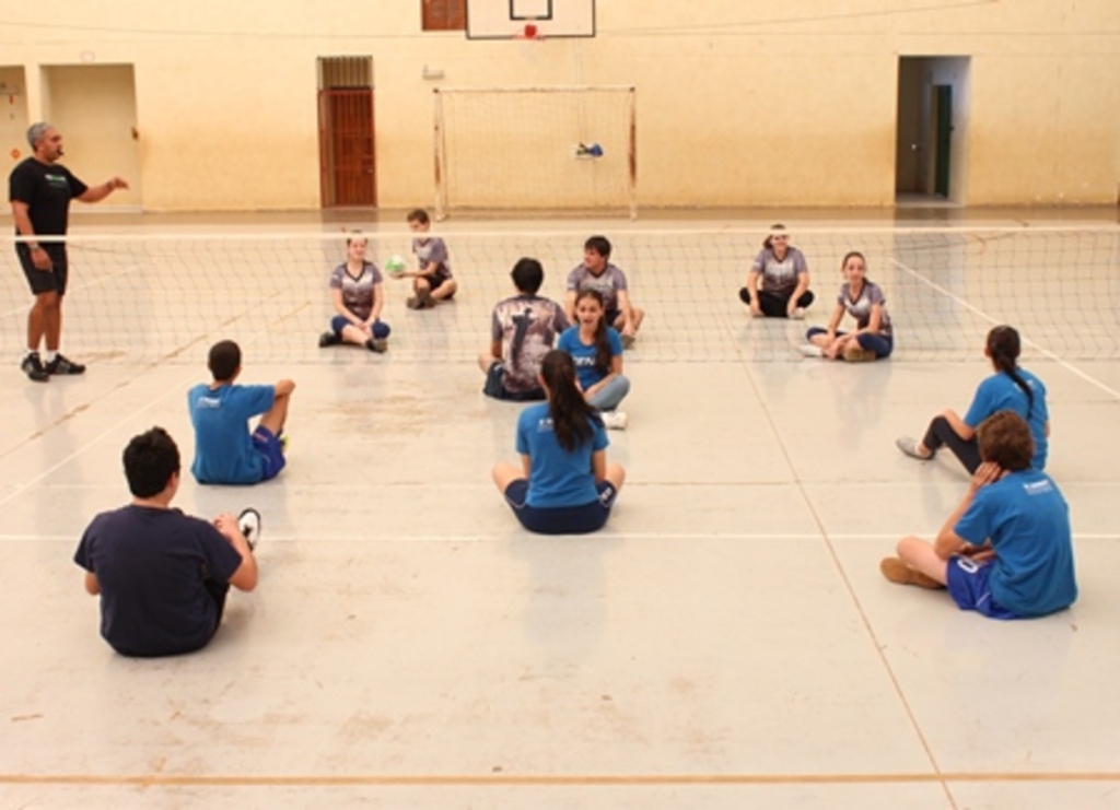 Folha do Oeste - Dentre as modalidades disputadas na Gincana Senai 2012, destaque para o voleibol sentado, 
esporte praticado nas Paraolimpíadas