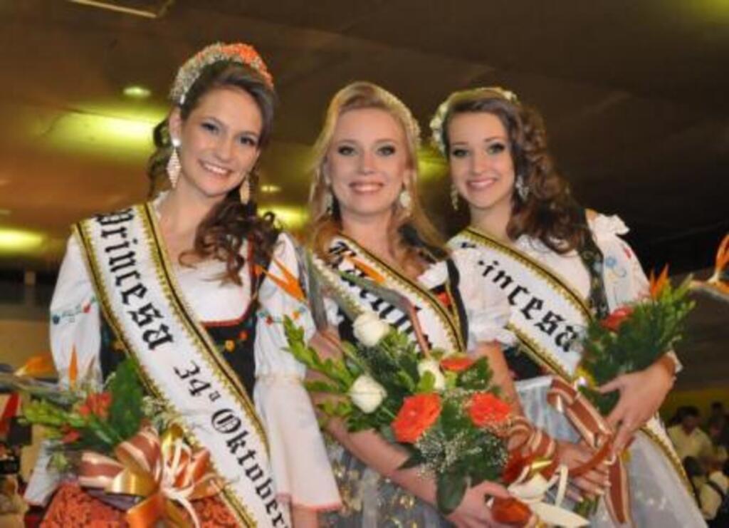 Divulgação - Segunda princesa Alessandra Deters, rainha Daiana Hammerschmitt e a primeira princesa Gabriela Geller