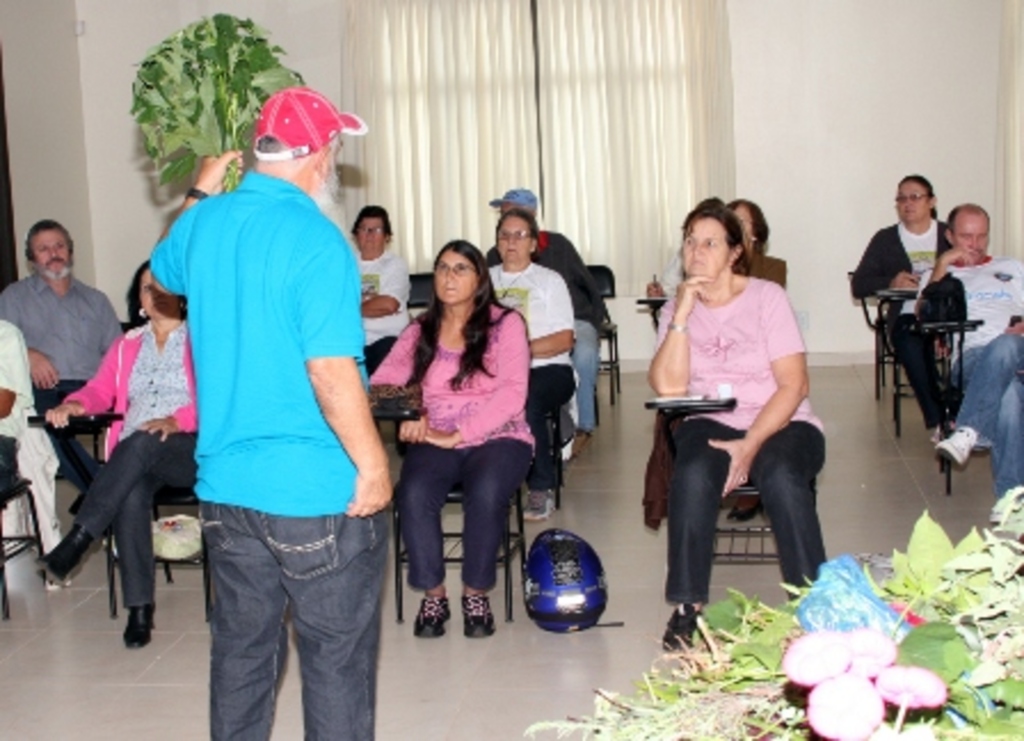 Divulgação - A palestra reuniu voluntários do Horto e comunidade em geral