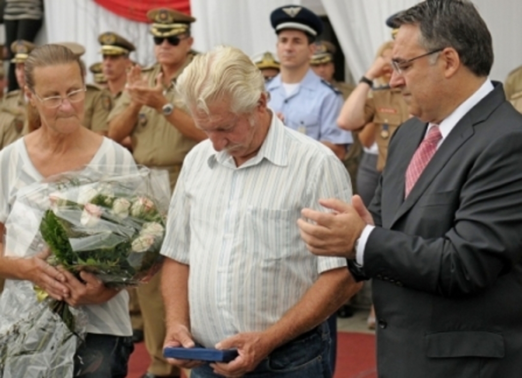 Divulgação - Pais do soldado homenageado com nome da turma