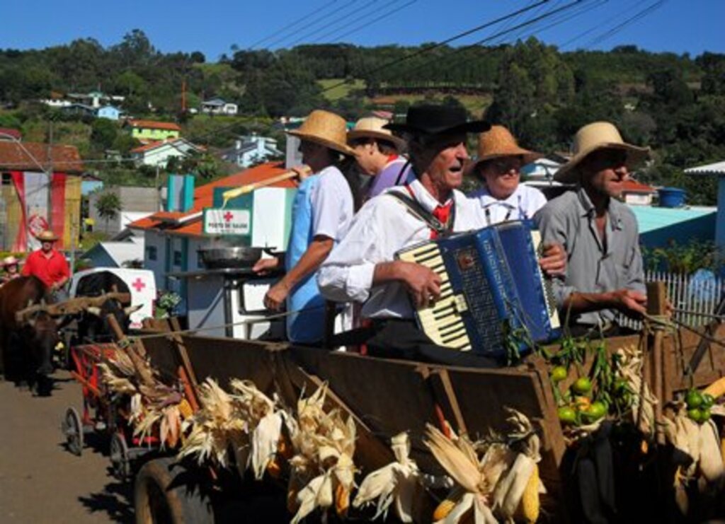 Divulgação - Desfiles marcaram a 5ª Festa das Sementes Crioulas, em Anchieta