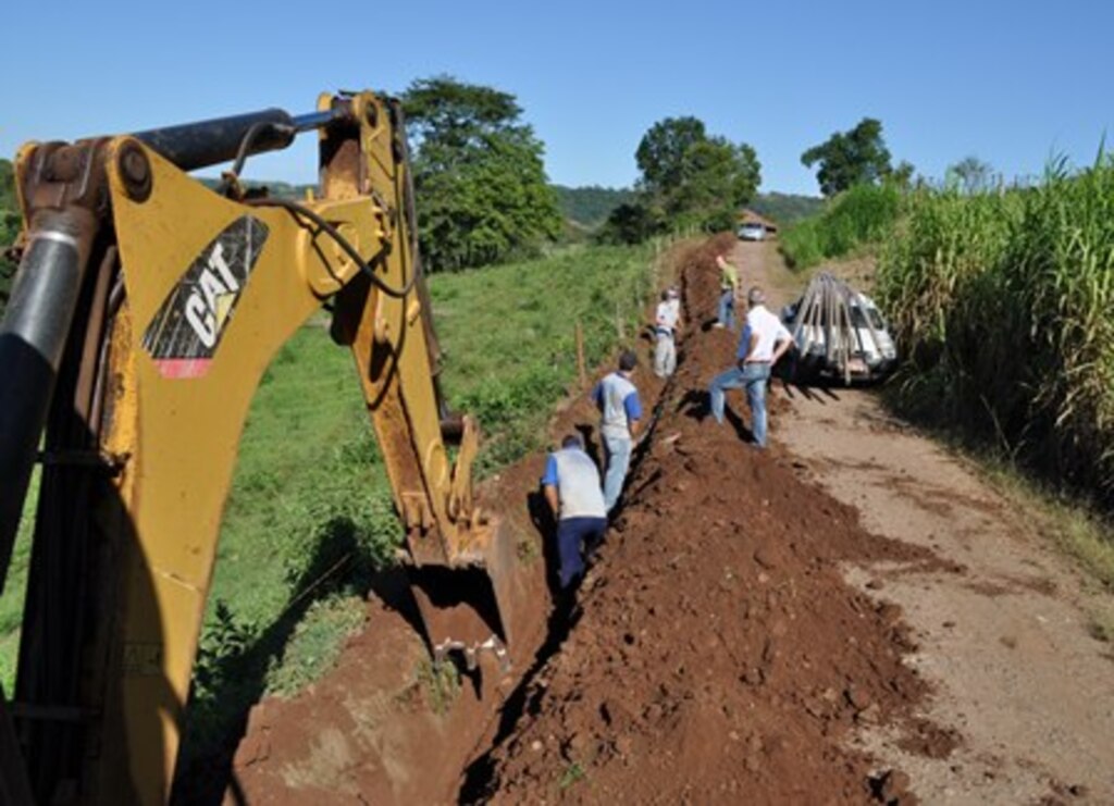 Divulgação - Trabalhos iniciaram com projeto que levará água para as localidades de Volta de Chapéu e Poná