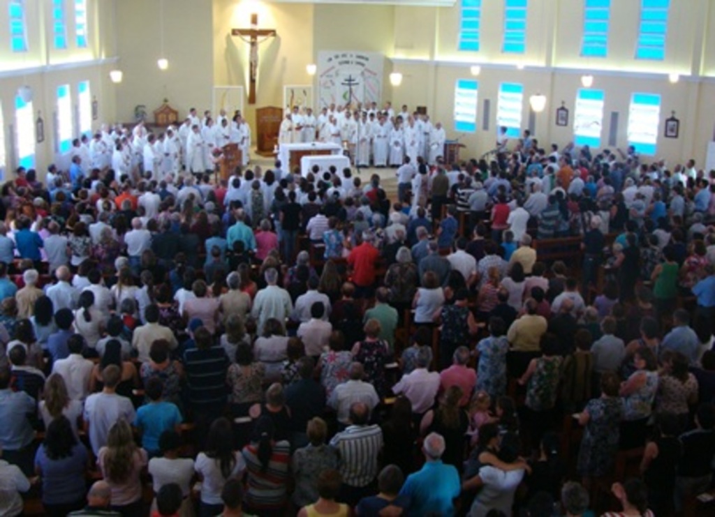 Folha do Oeste - Fiéis lotaram Igreja Matriz