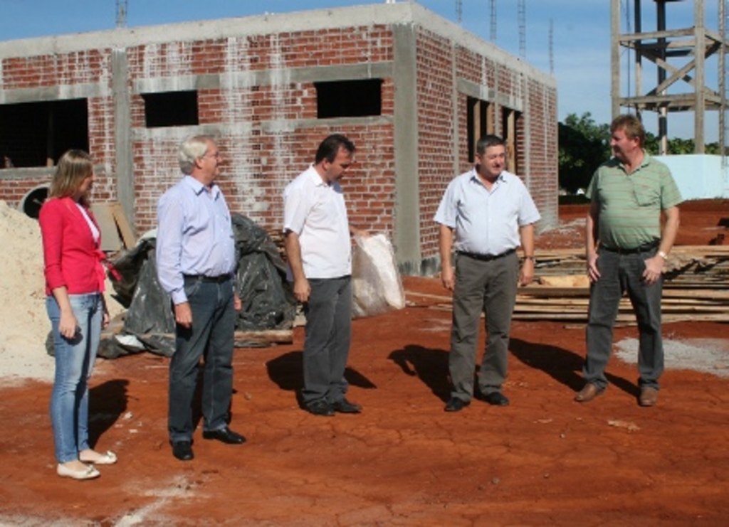 Divulgação - Equipes visitaram outras obras no município