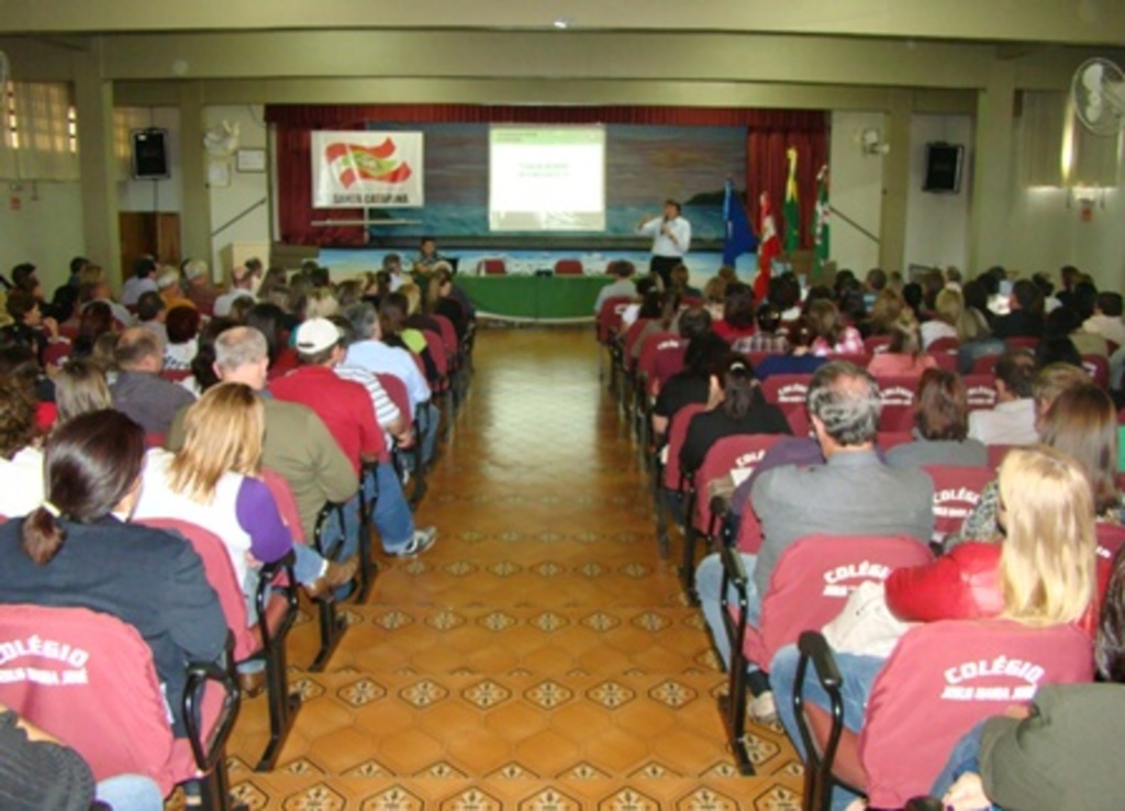 Folha do Oeste - Secretário do Estado esteve reunido com gestores de três regionais em SMOeste