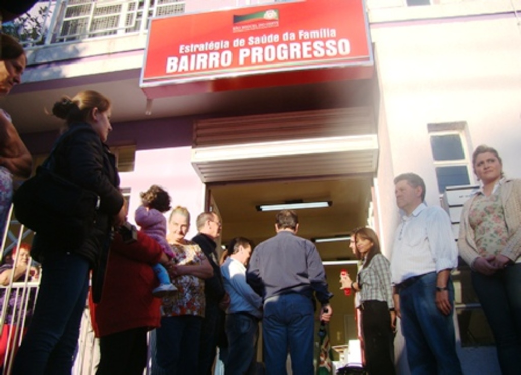 Folha do Oeste - Comunidade acompanhou atos inaugurais da unidade