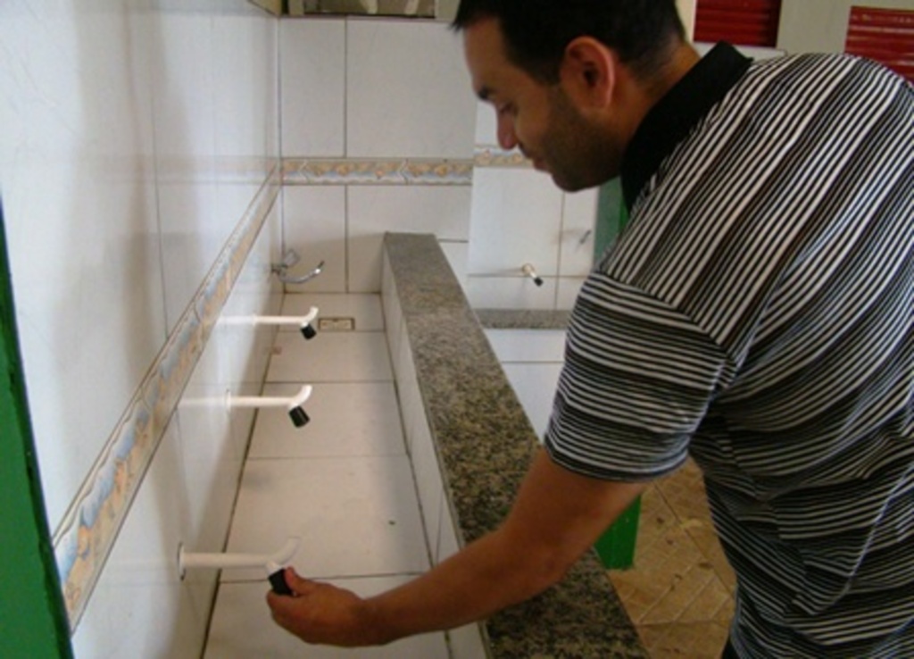 Folha do Oeste - As torneiras da Escola de Educação Básica Theodoreto Carlos de Farias Souto ficaram completamente secas