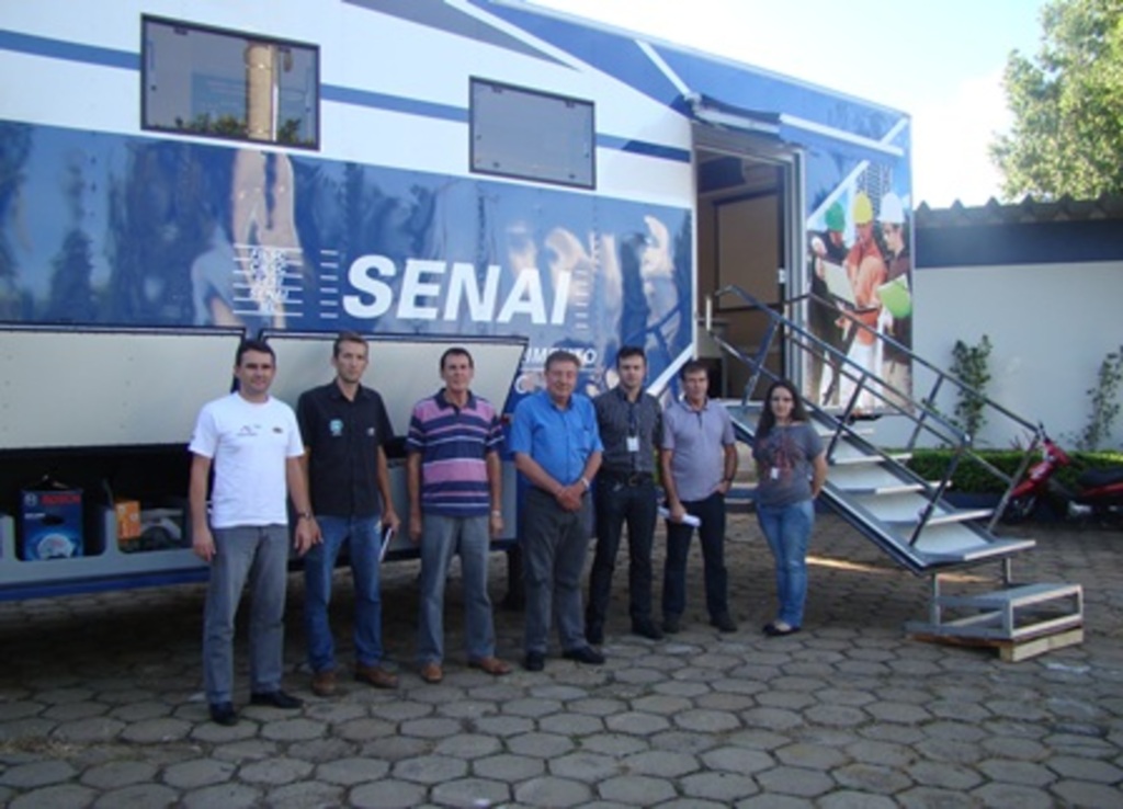 Folha do Oeste - Unidade Móvel foi apresentada a representantes do Sinduscon