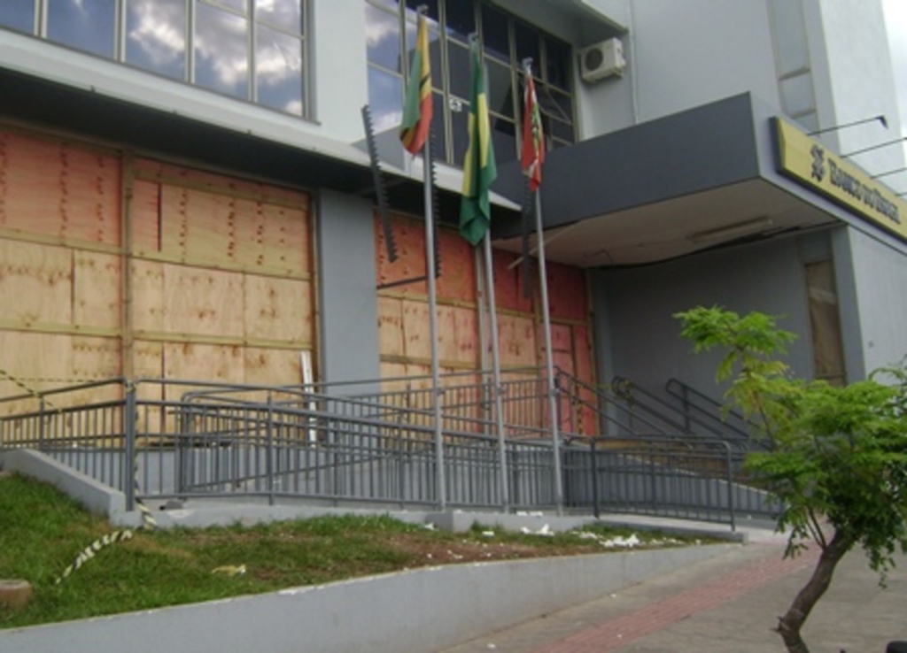 Folha do Oeste - Agência do BB ainda está fechada provisoriamente