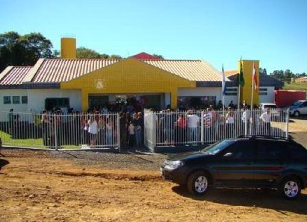 Divulgação - Lideranças, profissionais da educação e pessoas da comunidade participaram da inauguração