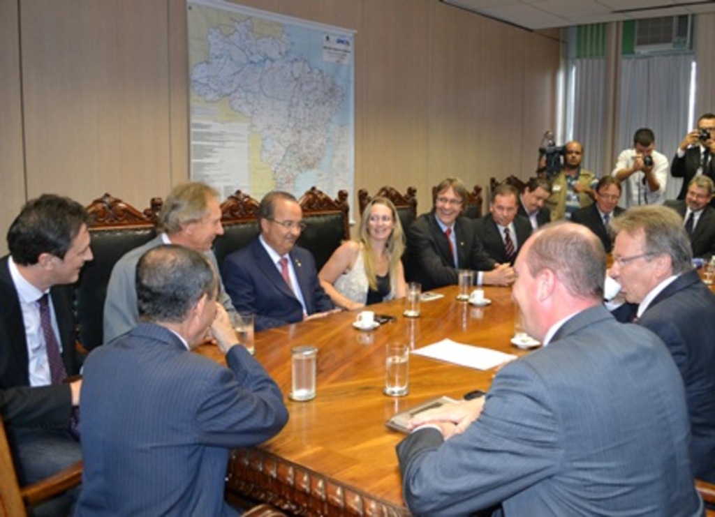 Divulgação - Em torno de 20 lideranças sentaram na mesa com ministro para reivindicar as melhorias