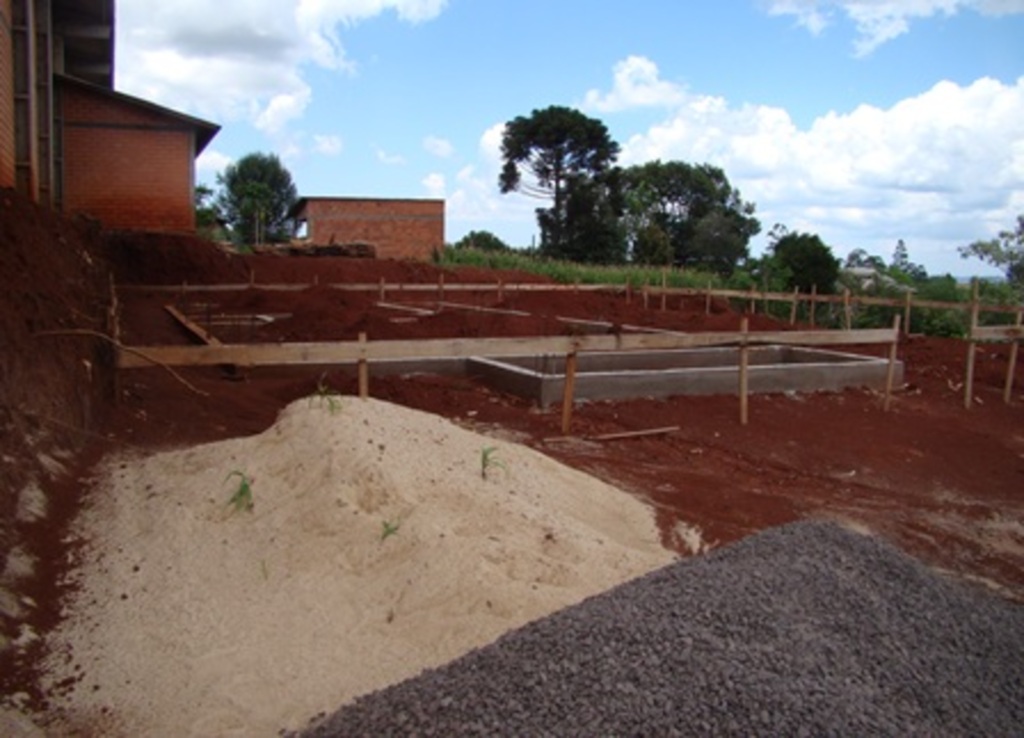 Folha do Oeste - Em Belmonte, seguem obras da sede do Peti, no centro