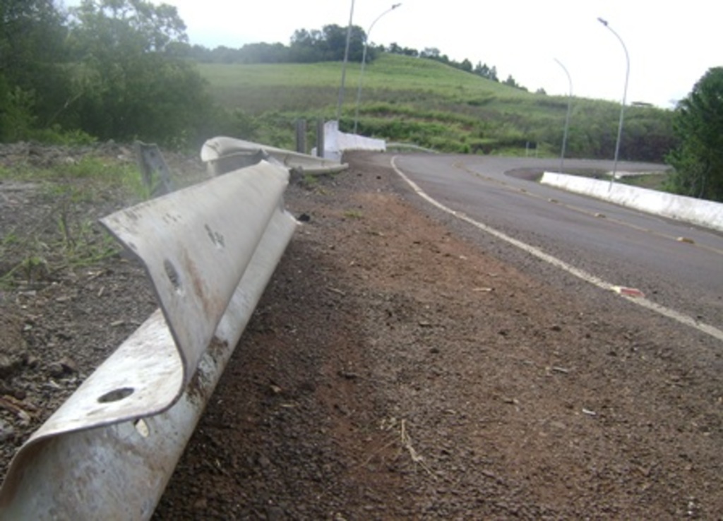 Folha do Oeste - Ponte sobre o Rio Camboím é apontada com problema mais visível