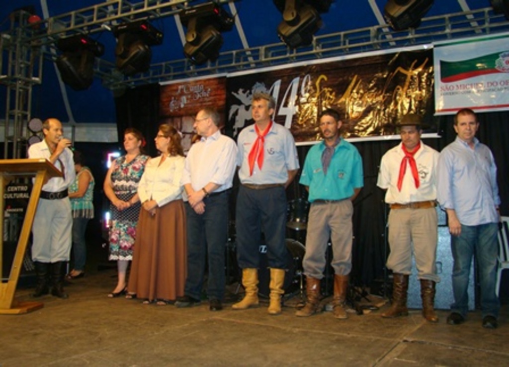 Folha do Oeste - Lideranças acompanharam abertura oficial do evento