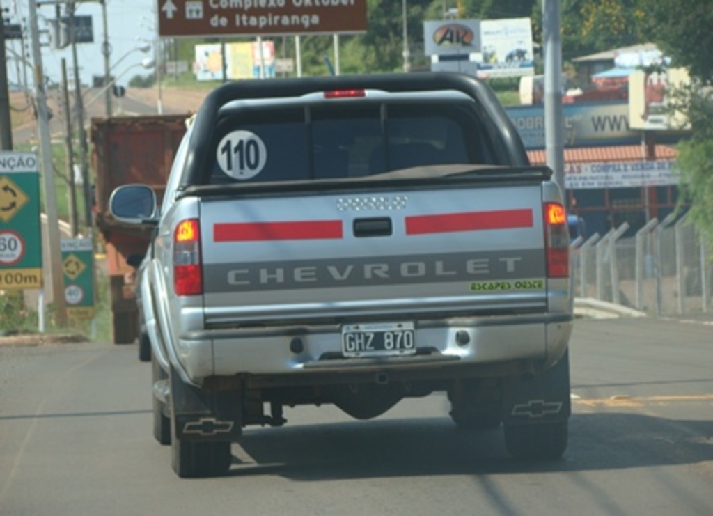 Folha do Oeste - Tráfego de veículos argentinos que vão ao litoral de SC é intenso nessa época do ano nas rodovias do extremo oeste
