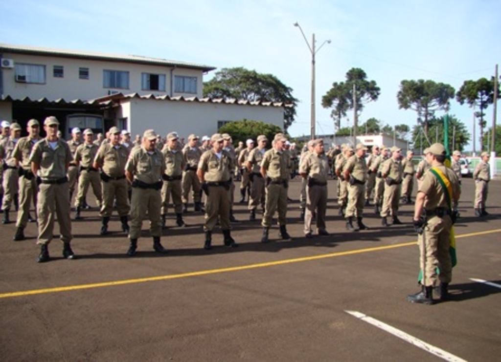 Oficiais e praças são promovidos