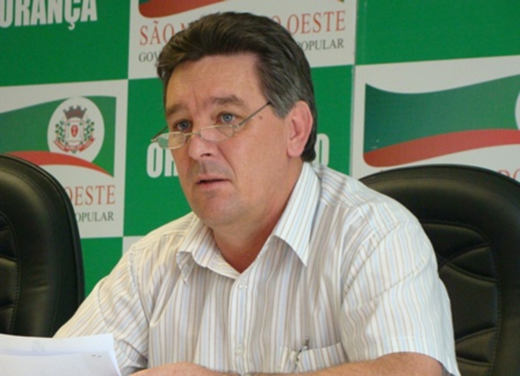 Executivo estuda forma de destituir Ramos da presidência do Legislativo