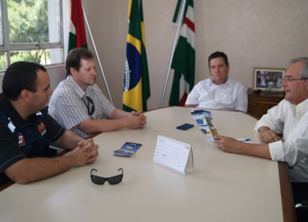 Governo municipal e Defesa Civil vão distribuir água para consumo humano