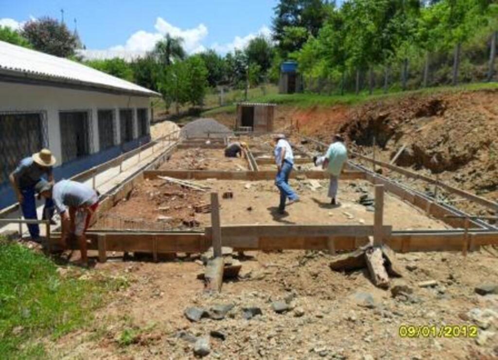 Mais crianças por mais tempo na escola