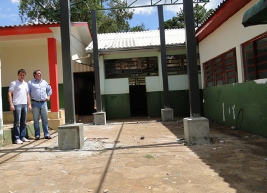 Assessoria SDR - Secretário em exercício vistoria obras na EEB Theoduretto Carlos de Faria Soutto, em Dionísio Cerqueira