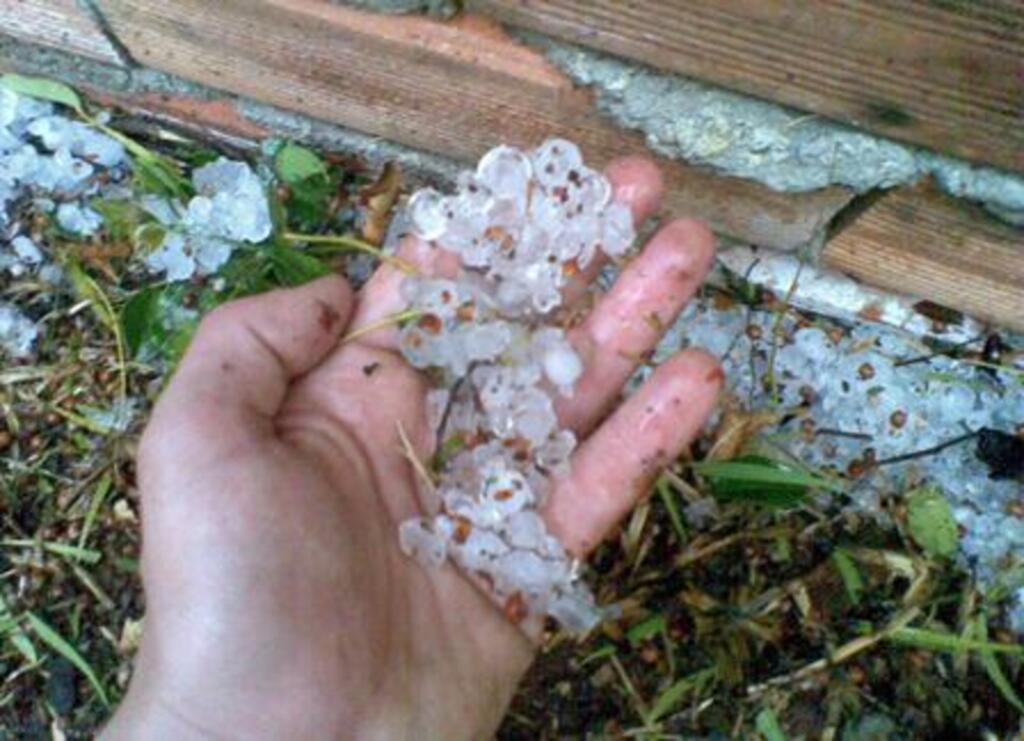 Folha do Oeste - Granizo foi registrado na região no último final de semana