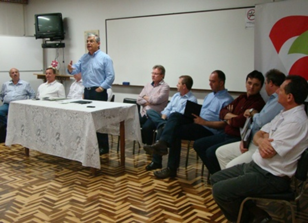 Folha do Oeste - ?Essa é a primeira leva de recursos que o Estado está destinando aos locais em situação de emergência?, disse Pinho Moreira