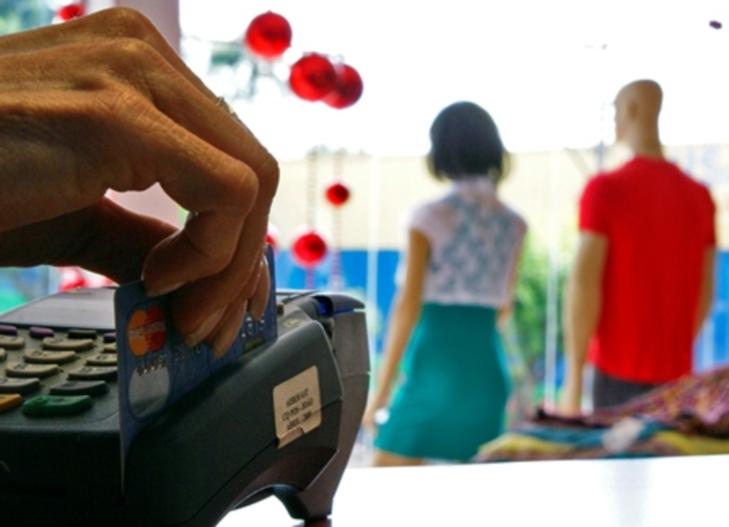 Juro do cartão de crédito no Brasil é o mais alto do Mercosul