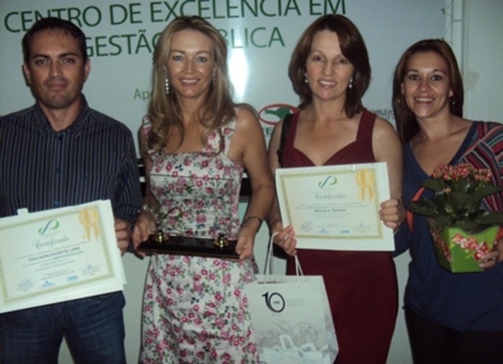 Divulgação - Representantes do município receberam premiação