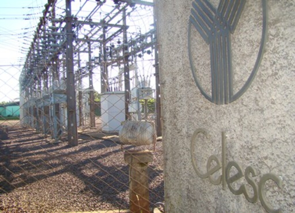 Folha do Oeste - Defeito deixou consumidores sem energia elétrica por mais de 4 horas