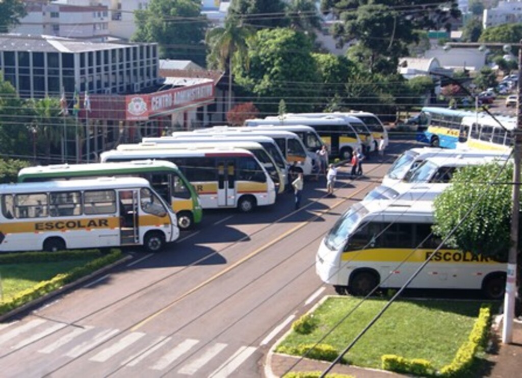 Karla Utzig - Na oportunidade, também foi apresentado ao prefeito Nelson toda frota de ônibus utilizada no transporte escolar do município
