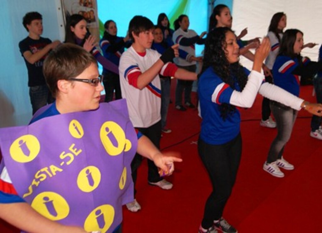 Divulgação - Estudantes engajados na luta contra a AIDS