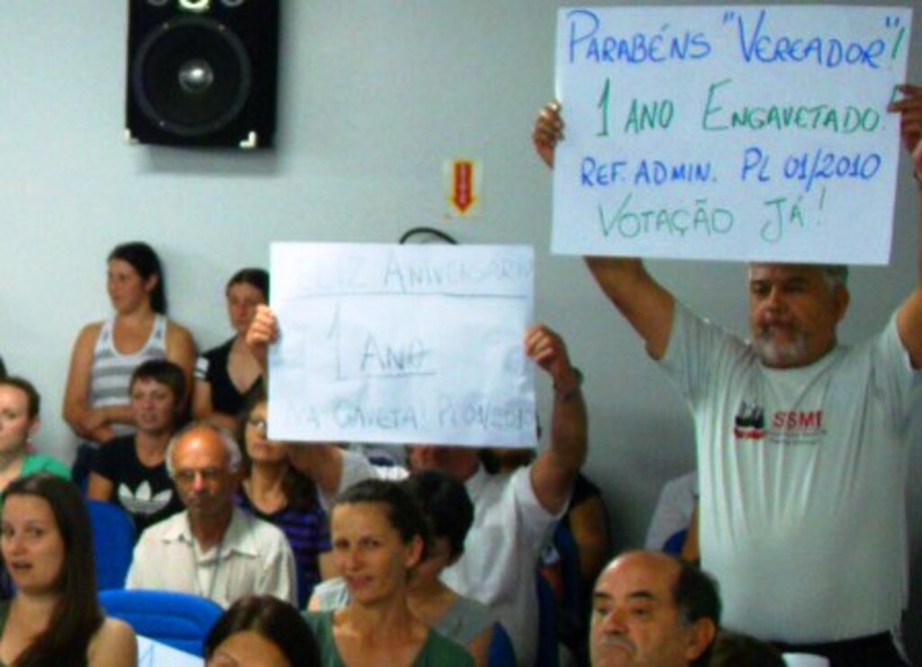 Folha do Oeste - Sessão foi marcada por protestos