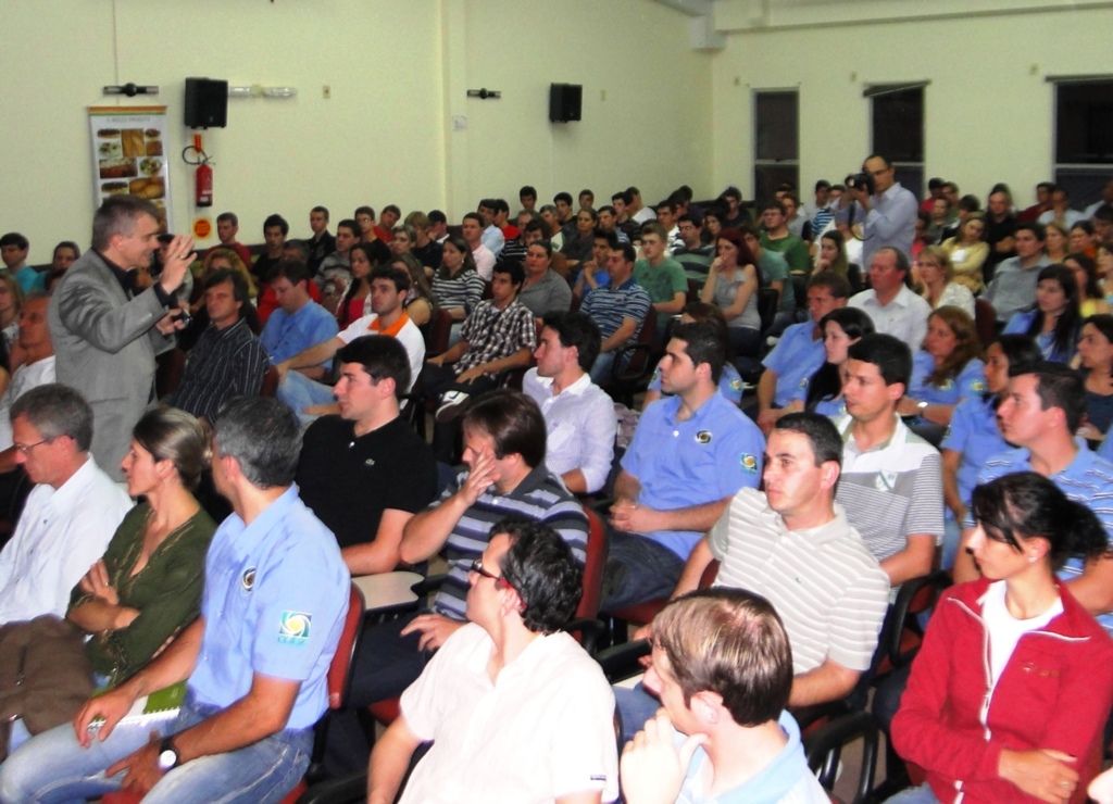 Elisangela Walker - Público lotou o auditório da Acismo para conferir a palestra
