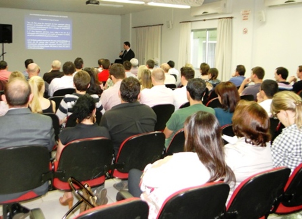 Elisangela Walker - A palestra aconteceu no dia 17, às 19h, no auditório do Sindicato dos Bancários